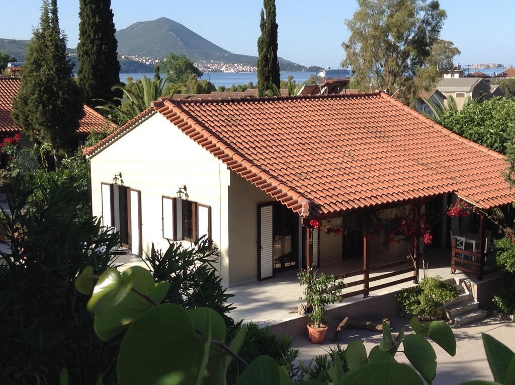 Bungalow Gialova Eksteriør billede